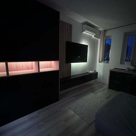 Luxury 1 Bedroom Apartment Bukarest Eksteriør billede