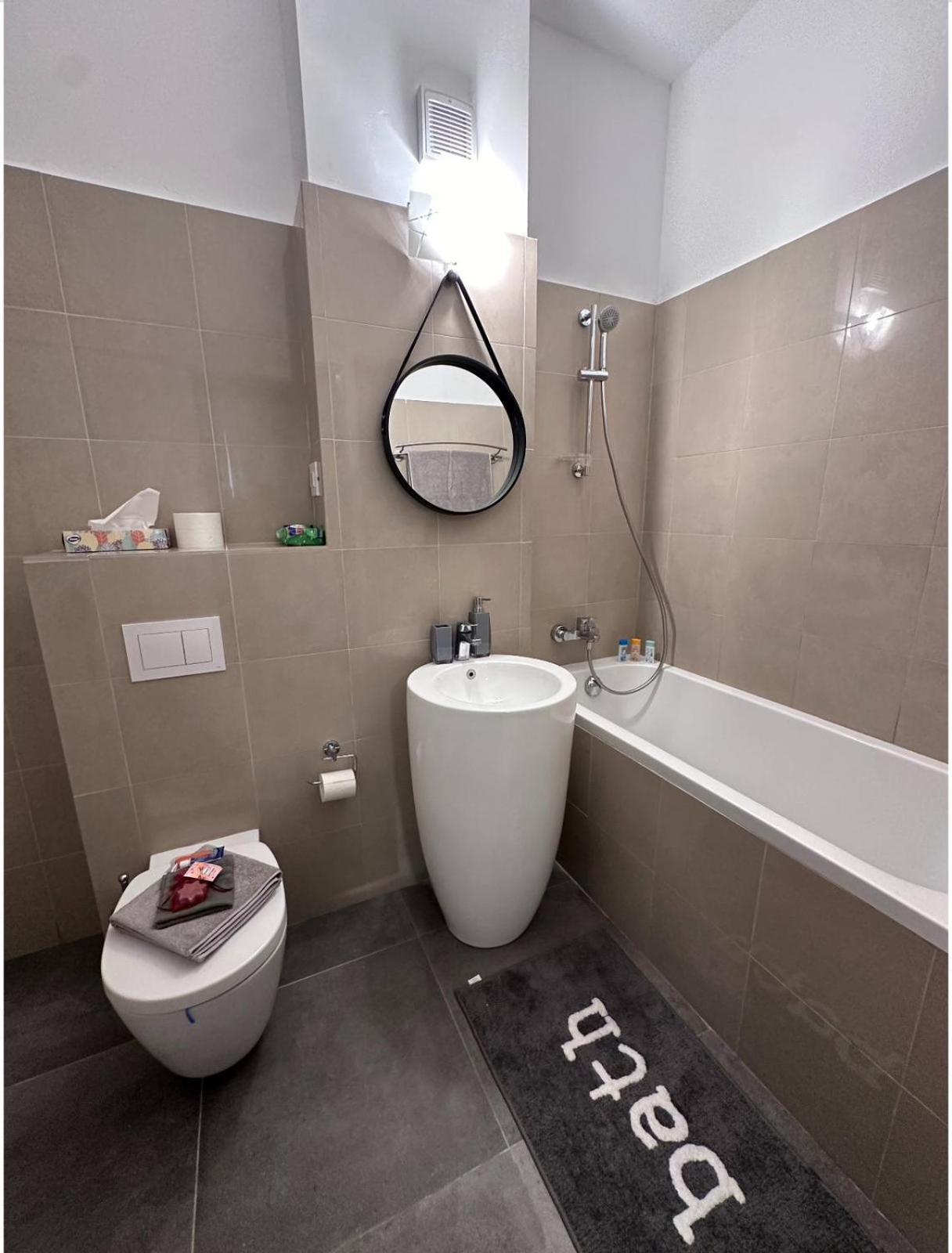 Luxury 1 Bedroom Apartment Bukarest Eksteriør billede
